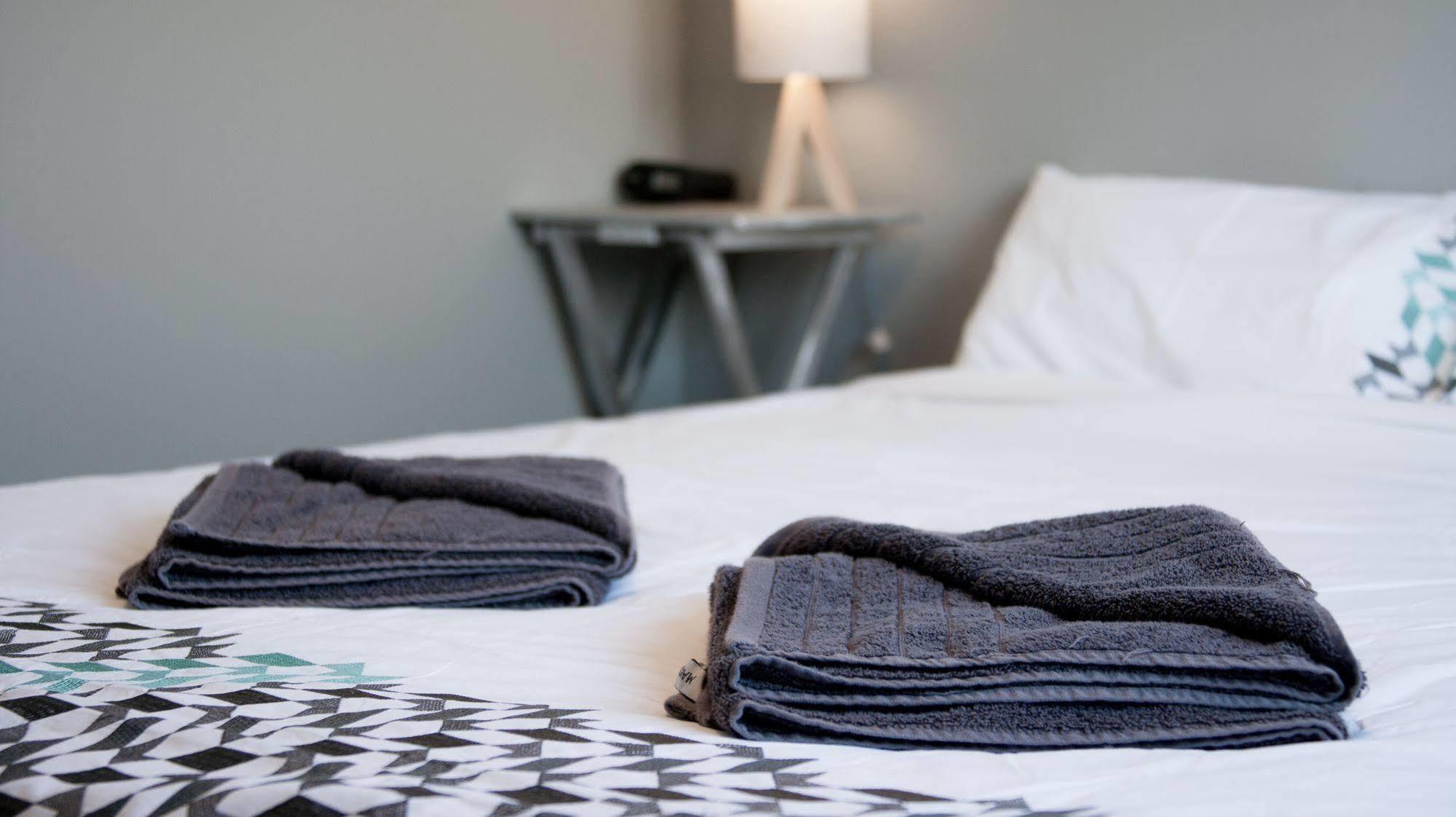Pinedale Lodge & Apartment Метвен Екстериор снимка