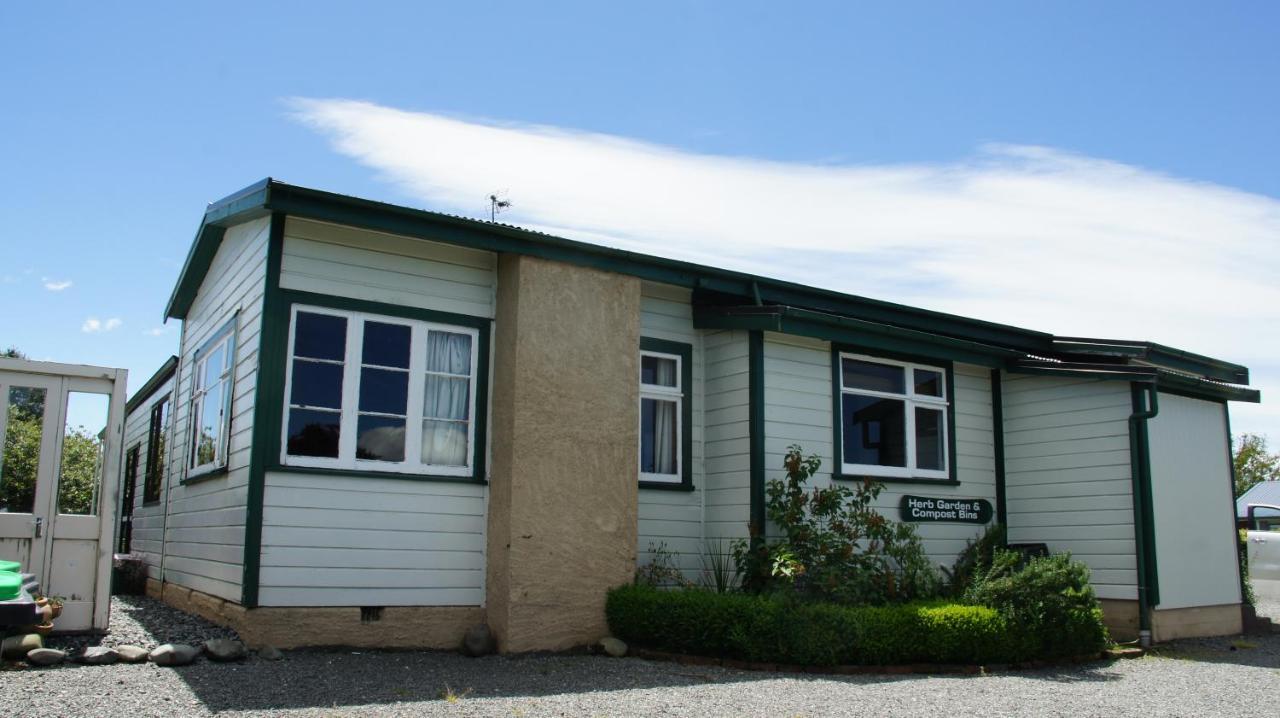 Pinedale Lodge & Apartment Метвен Екстериор снимка